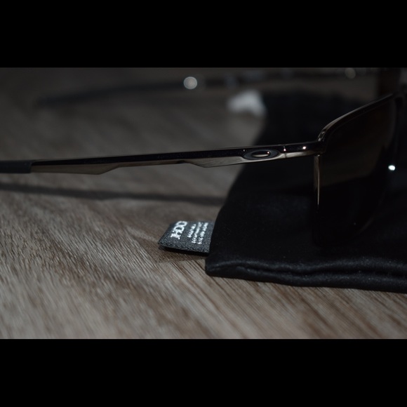Men’s Oakley sunglasses - Picture 5 of 8